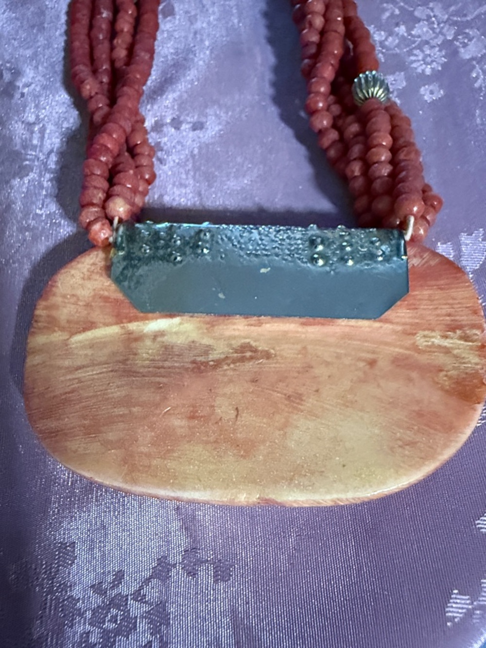 Spiny oyster coral necklace - Picture 3 of 4